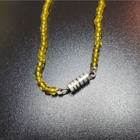 Seashell bay yellow green beaded‎ cowrie necklace - Picture 3 of 3